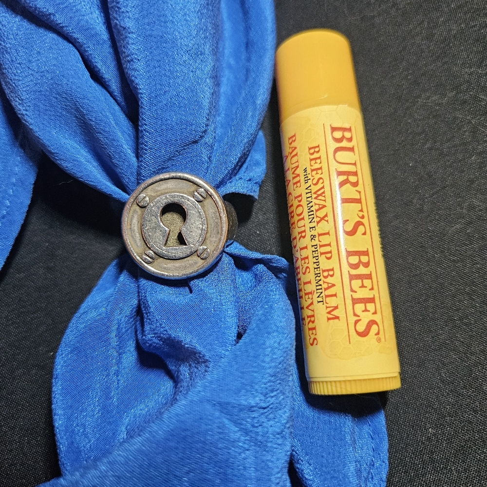 VINTAGE Solid Silver Keyhole Ring - Picture 2 of 3